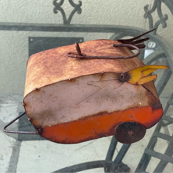 - Metal Yard Art Rustic Travel Trailer w/ wings hanging bird feeder Outdoor‎ - Picture 3 of 10